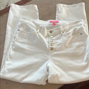 Lilly Pulitzer Boyfriend ladies jeans. Size 14.
White with gold buttons.
